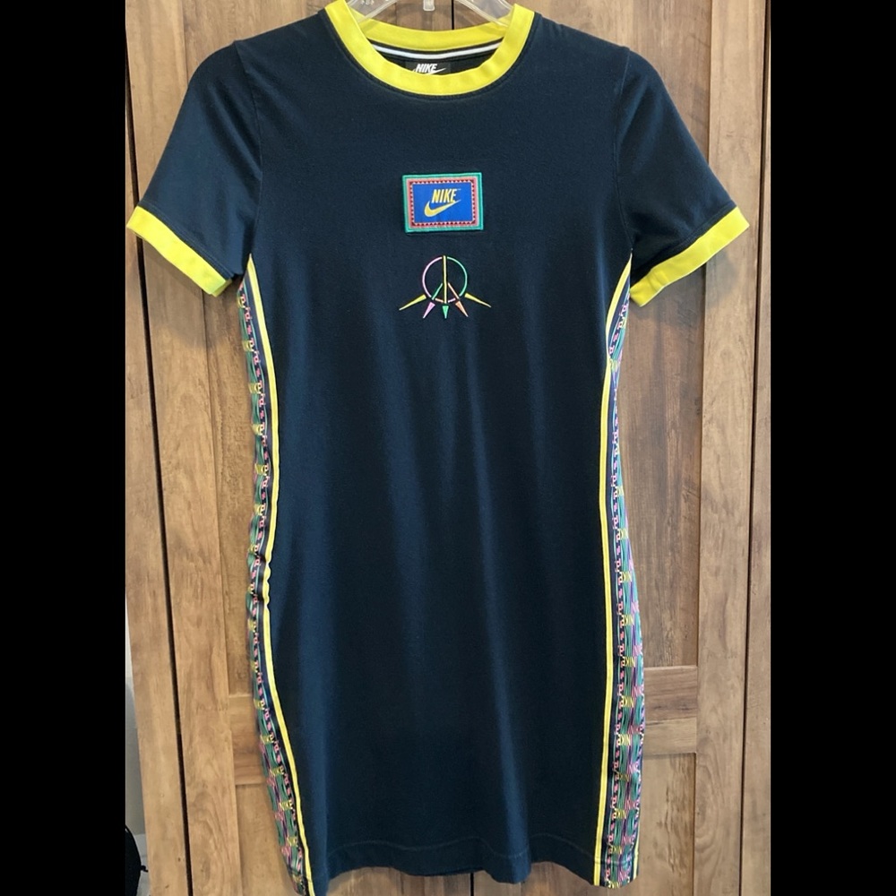 Nike Sportswear Tunic Crew Neck T-Shirt Dress - Black/Multi - Medium